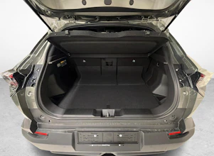 https://vehicle.imgix.net/4049694/d24cee11-ead3-4178-8f4a-cc35a96d68be.jpg