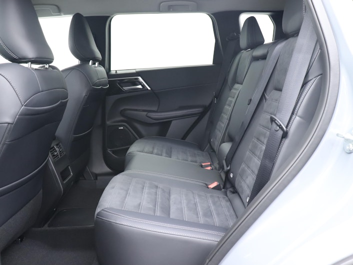 Vehicle image MITSUBISHI OUTLANDER