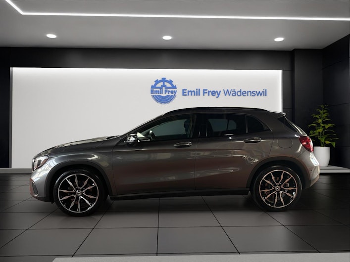 Vehicle image MERCEDES-BENZ GLA 200