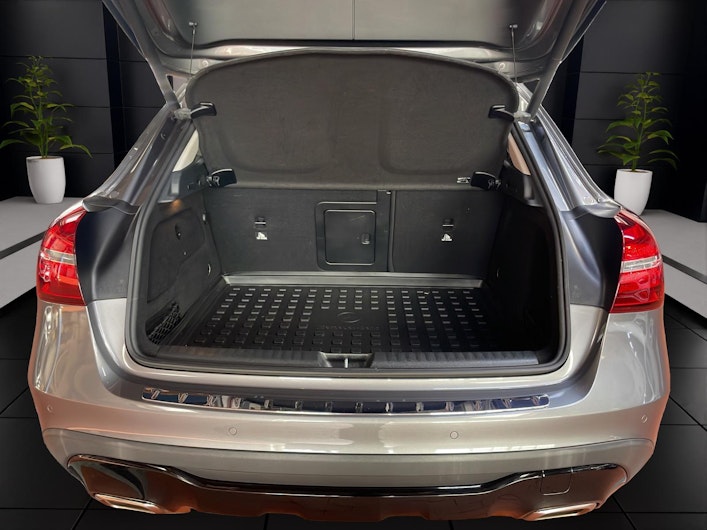 Vehicle image MERCEDES-BENZ GLA 200