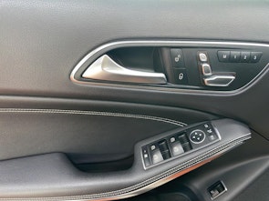 Vehicle image MERCEDES-BENZ GLA 200 Urban