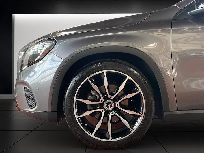 Vehicle image MERCEDES-BENZ GLA 200