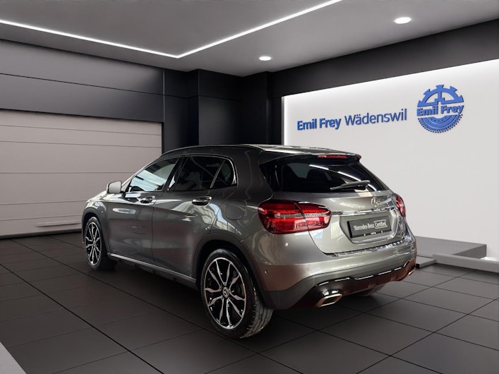 Vehicle image MERCEDES-BENZ GLA 200