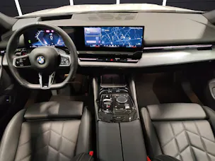 BMW 520d xDrive Touring/Attraktiven Leasingzinssatz ab 1,9 % bei Abschluss einer BMW Fahrzeugversicherung.