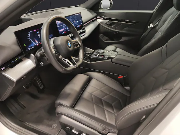 BMW 520d xDrive Touring/Attraktiven Leasingzinssatz ab 1,9 % bei Abschluss einer BMW Fahrzeugversicherung.