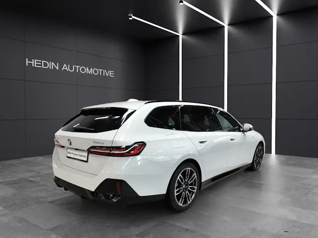 BMW 520d xDrive Touring/Attraktiven Leasingzinssatz ab 1,9 % bei Abschluss einer BMW Fahrzeugversicherung.