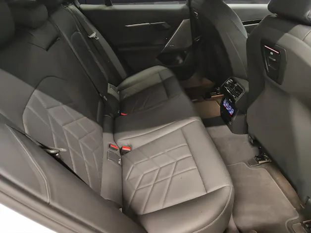BMW 520d xDrive Touring/Attraktiven Leasingzinssatz ab 1,9 % bei Abschluss einer BMW Fahrzeugversicherung.