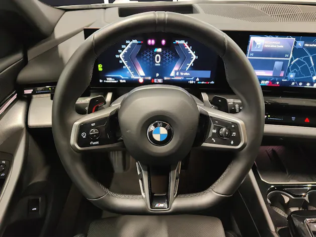 BMW 520d xDrive Touring/Attraktiven Leasingzinssatz ab 1,9 % bei Abschluss einer BMW Fahrzeugversicherung.