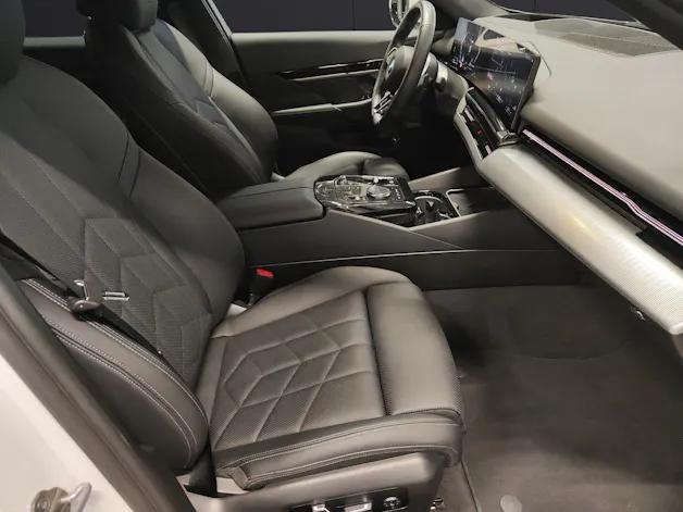 BMW 520d xDrive Touring/Attraktiven Leasingzinssatz ab 1,9 % bei Abschluss einer BMW Fahrzeugversicherung.