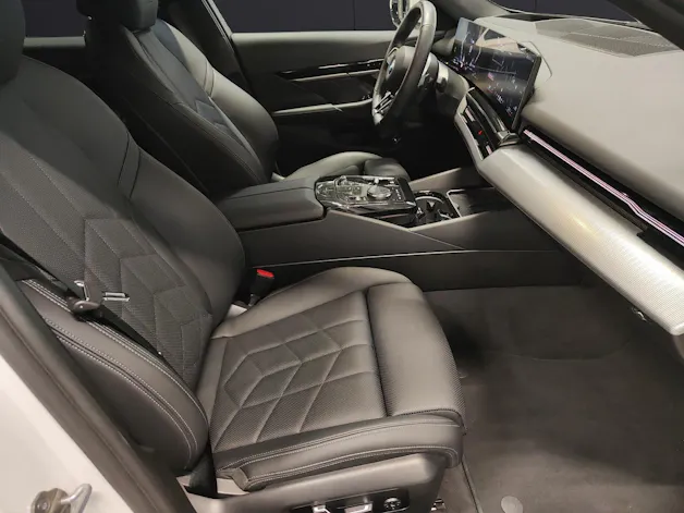 BMW 520d xDrive Touring/Attraktiven Leasingzinssatz ab 1,9 % bei Abschluss einer BMW Fahrzeugversicherung.