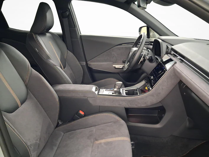 Fahrzeugbild LEXUS LBX