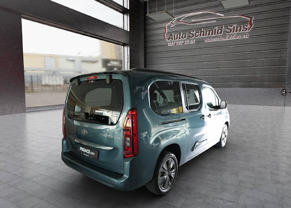 Vehicle image 4 Vehicle image 4