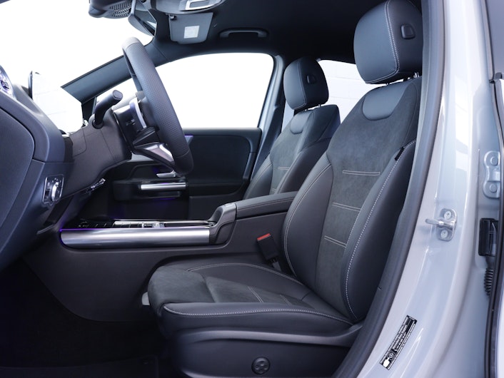 Vehicle image MERCEDES-BENZ GLA 200