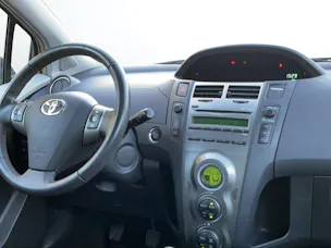 Toyota Yaris 1.33 VVT-i Linea Sol