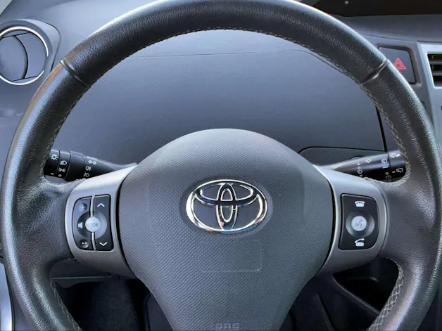 Toyota Yaris 1.33 VVT-i Linea Sol