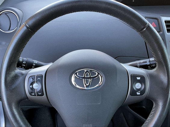 Vehicle image 4 Vehicle image 4