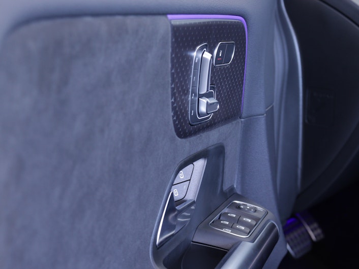 Vehicle image MERCEDES-BENZ GLA 200