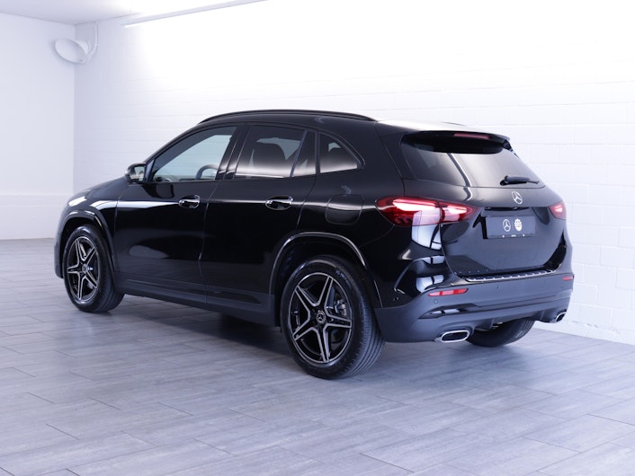 Vehicle image MERCEDES-BENZ GLA 200