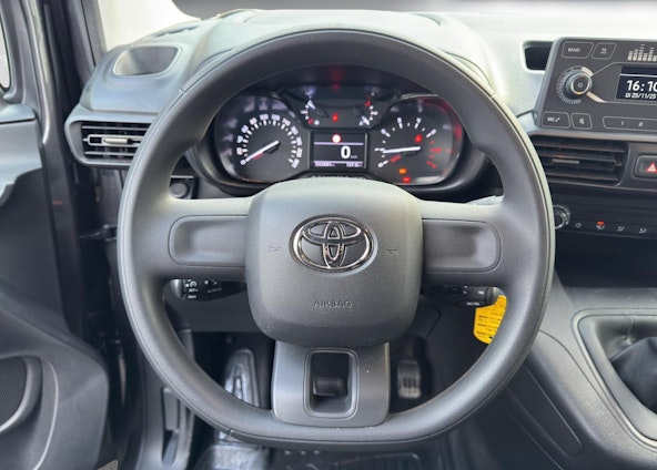 Vehicle image 9 Vehicle image 9