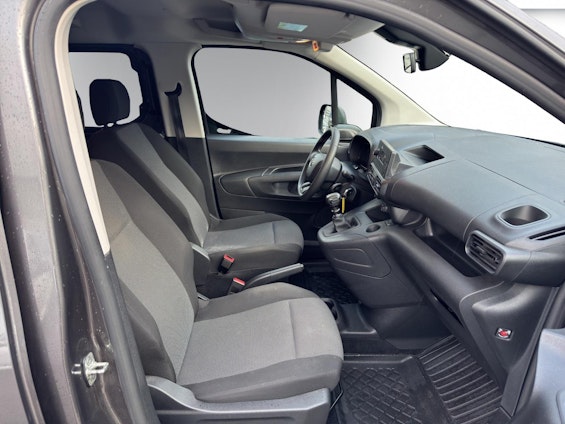 Vehicle image 14 Vehicle image 14