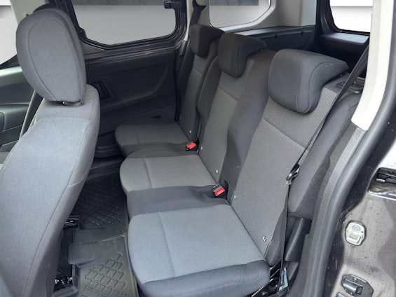 Vehicle image 11 Vehicle image 11