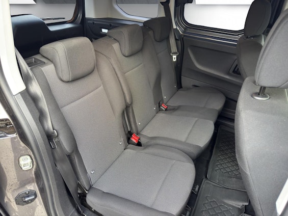 Vehicle image 13 Vehicle image 13