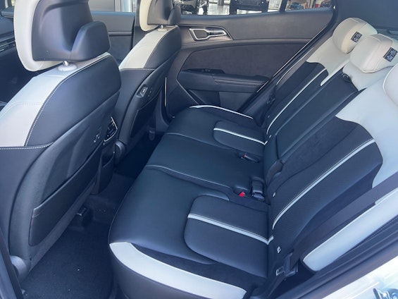 Vehicle image 5 Vehicle image 5