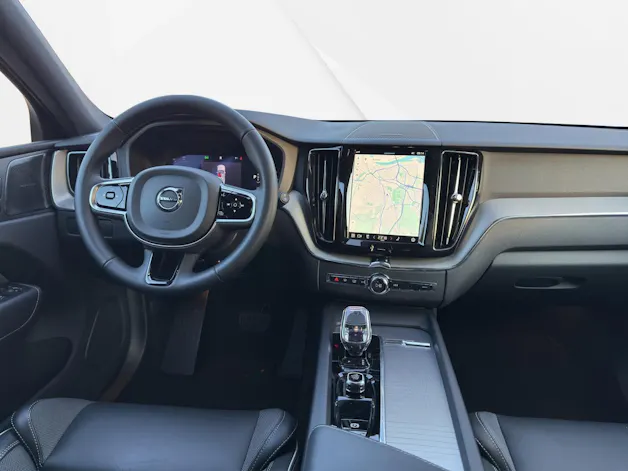 Volvo XC60 B5 Benzin Mild Hybrid AWD Plus Dark Geartronic