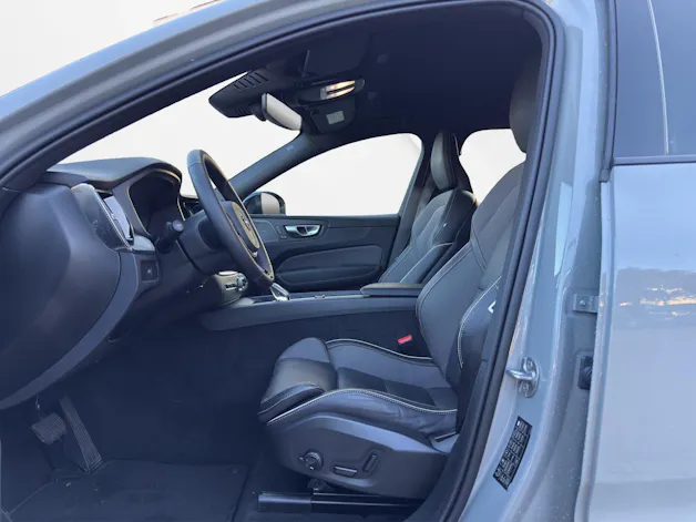 Volvo XC60 B5 Benzin Mild Hybrid AWD Plus Dark Geartronic