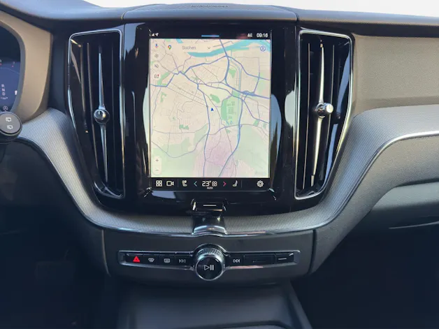 Volvo XC60 B5 Benzin Mild Hybrid AWD Plus Dark Geartronic