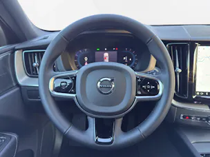 Volvo XC60 B5 Benzin Mild Hybrid AWD Plus Dark Geartronic