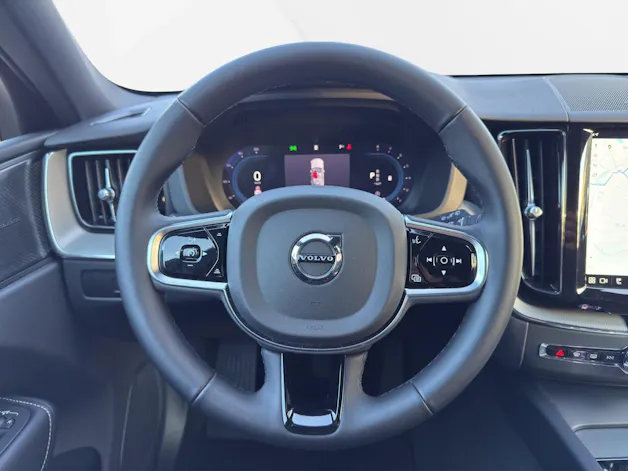 Volvo XC60 B5 Benzin Mild Hybrid AWD Plus Dark Geartronic