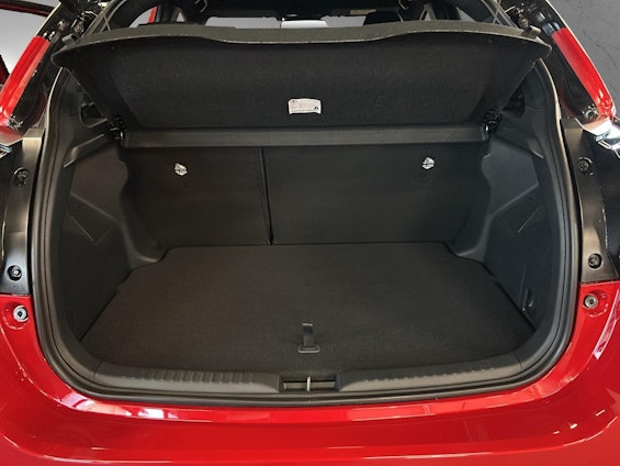 Vehicle image 17 Vehicle image 17