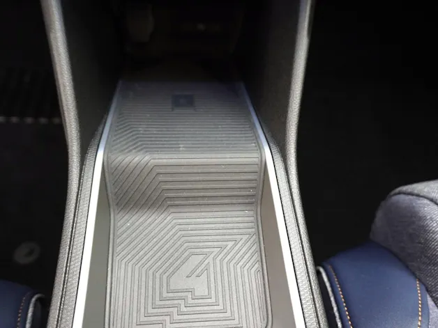 Renault R4 E-Tech Comfort Range iconic