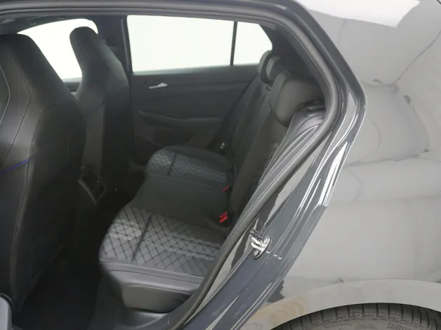 VW Golf VIII 1.5 eTSI R-Line DSG