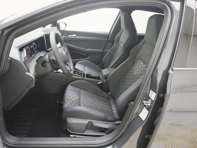 VW Golf VIII 1.5 eTSI R-Line DSG
