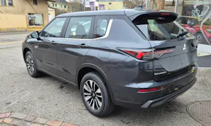 Mitsubishi Outlander 2.4 PHEV Inform Helvetia