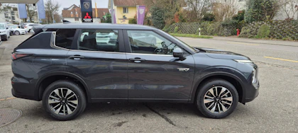 MITSUBISHI OUTLANDER 4