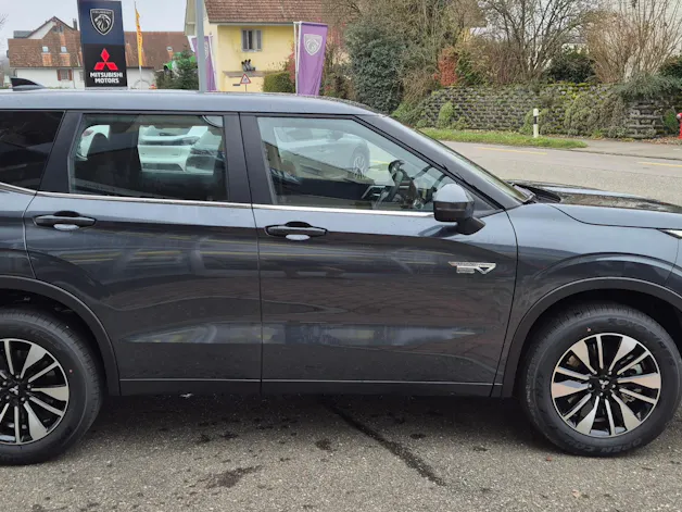Mitsubishi Outlander 2.4 PHEV Inform Helvetia