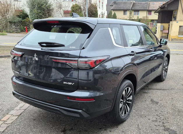 Mitsubishi Outlander 2.4 PHEV Inform Helvetia