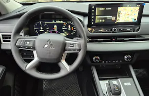 Mitsubishi Outlander 2.4 PHEV Inform Helvetia