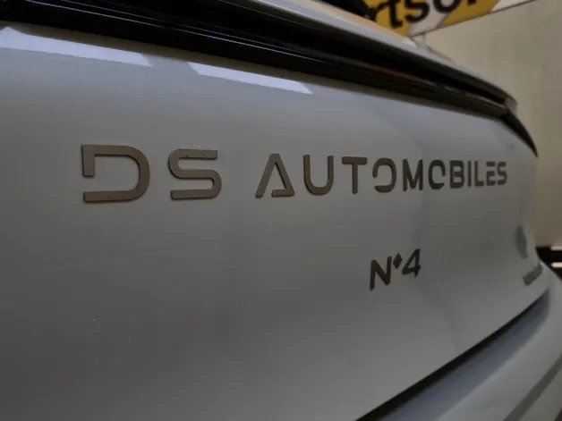 DS Automobiles No4 1.2 Hybrid Pallas