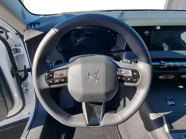 DS Automobiles No4 1.2 Hybrid Pallas