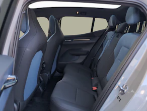 https://vehicle.imgix.net/4051237/36b8acea-43e5-46cc-bc38-f2f7b316afa6.jpg
