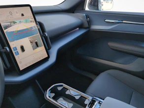 https://vehicle.imgix.net/4051237/3f71e659-e93f-4341-b651-ae6b6d9c3ae5.jpg