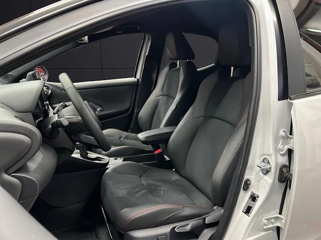 Toyota Yaris 1.5 VVT-i HSD GR Sport