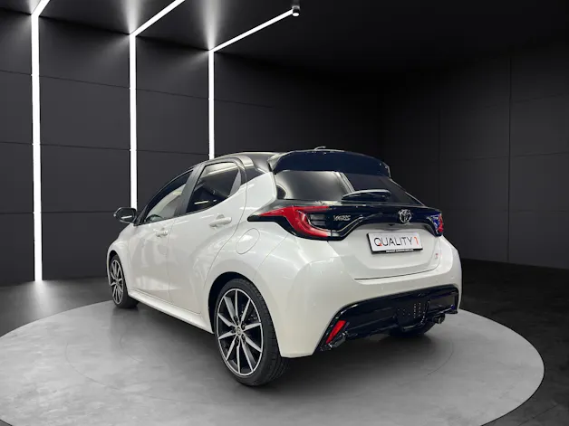 Toyota Yaris 1.5 VVT-i HSD GR Sport