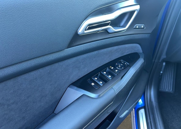 Vehicle image 16 Vehicle image 16