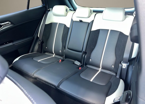 Vehicle image 17 Vehicle image 17