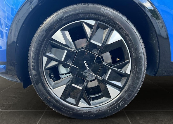 Vehicle image 19 Vehicle image 19